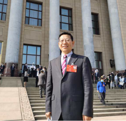 结合本职工作，学习贯彻全国两会精神
